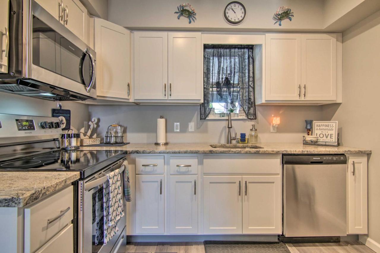 Airy Ocean City Condo On Canal Front With Deck! Екстериор снимка
